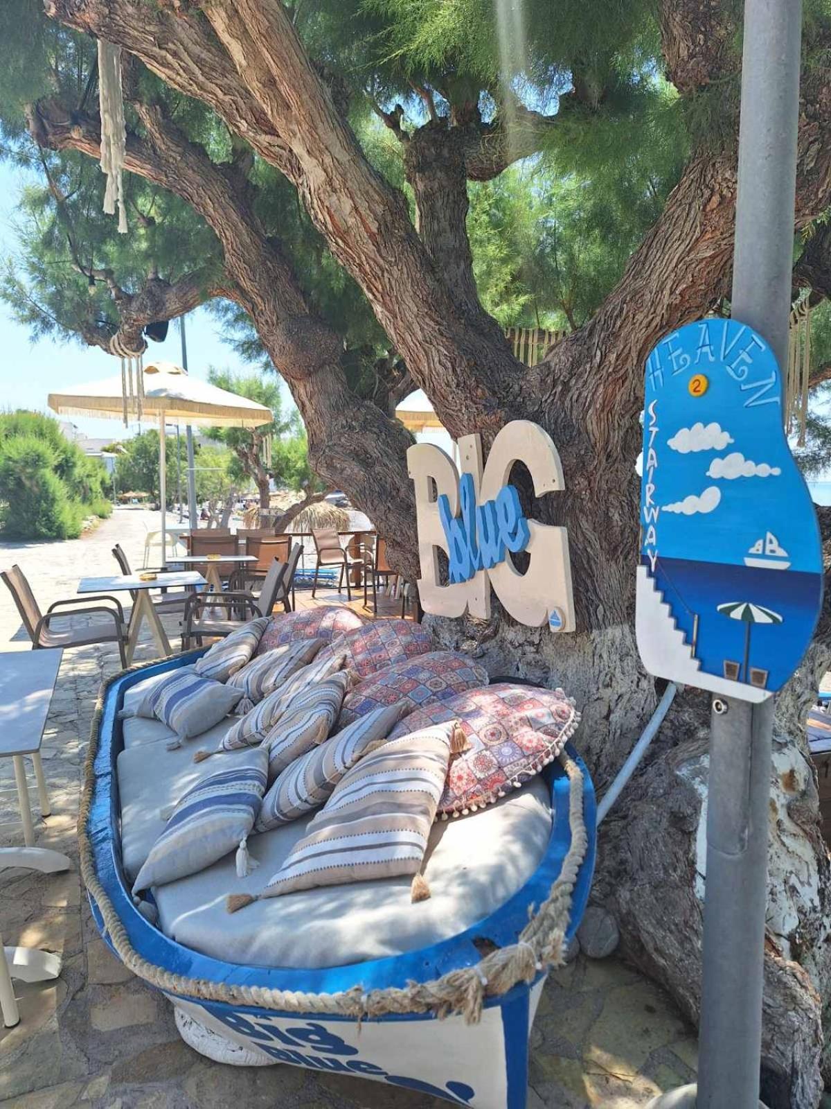 Βig Βlue Apartments Makrýgialos Екстериор снимка
