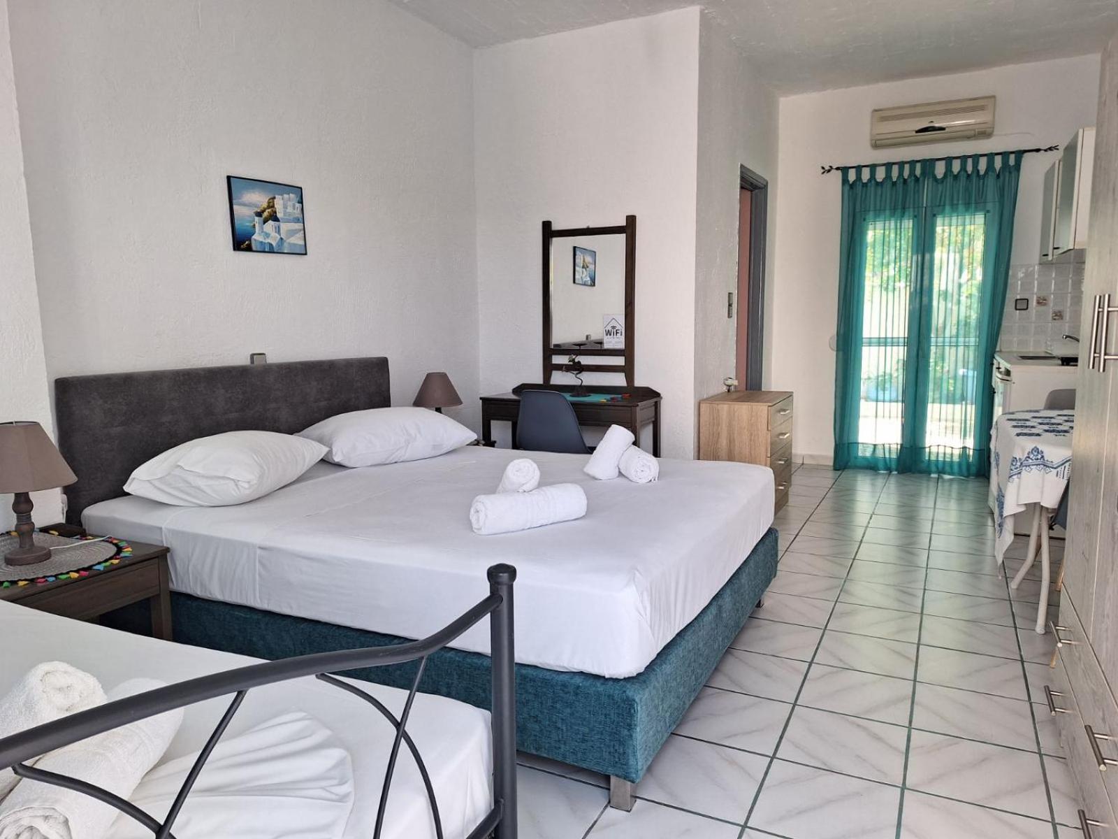 Βig Βlue Apartments Makrýgialos Екстериор снимка
