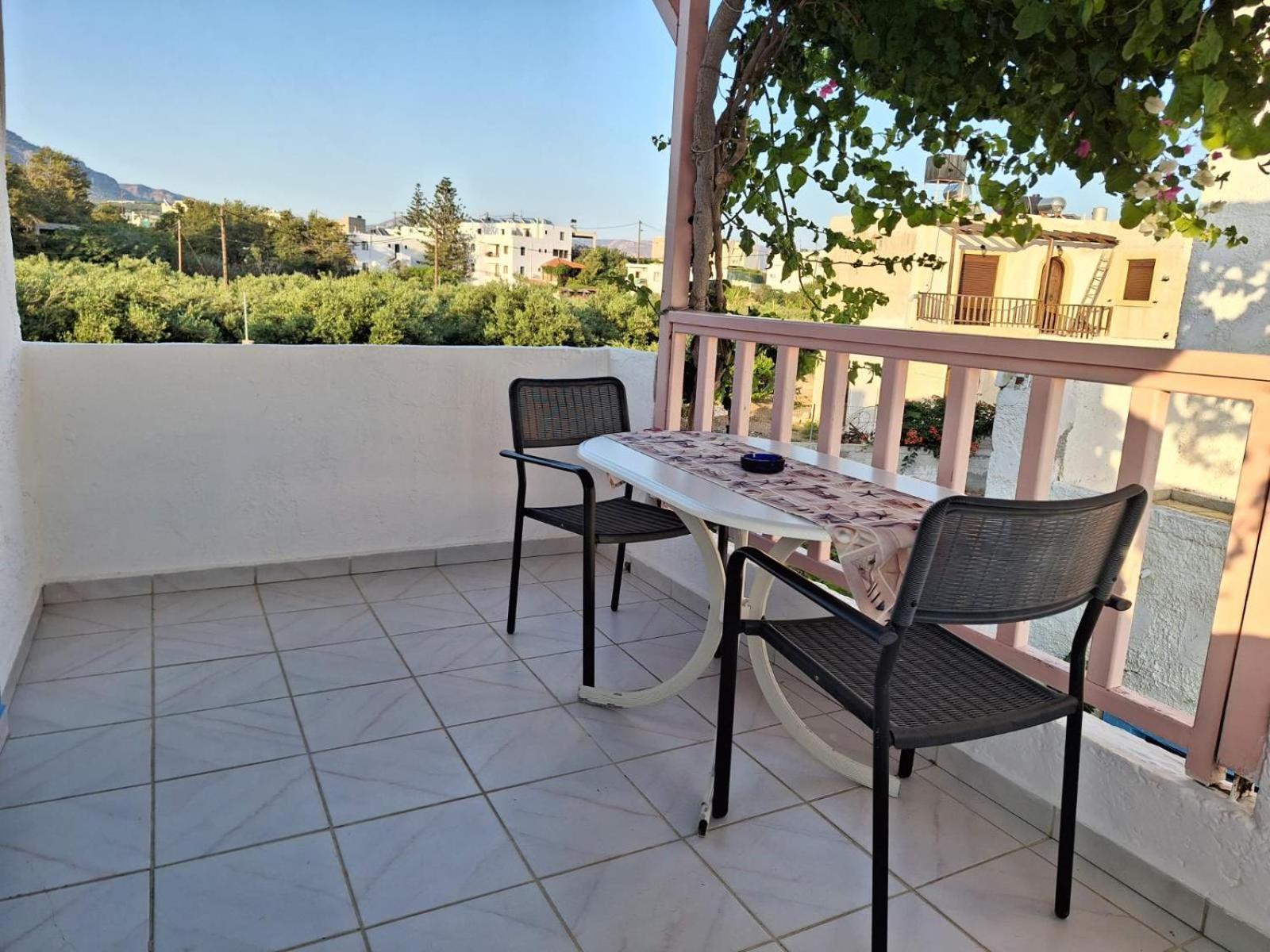 Βig Βlue Apartments Makrýgialos Екстериор снимка